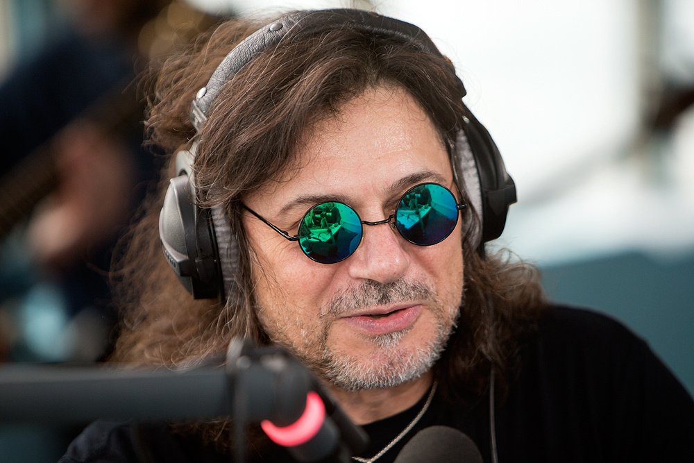 хуан пабло раба. мужик играет на баяне семен жоров. песня когда серьезные мужчины улыбаются. александр шевченко певец фото. дэниел шарман улыбка.