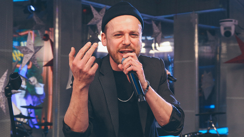 Стрелки с новым годом 1998. Стрелки с новым годом клип. Новогодние стрелки на глазах. Стрелки с новым годом. Стрелки с новым годом клип.